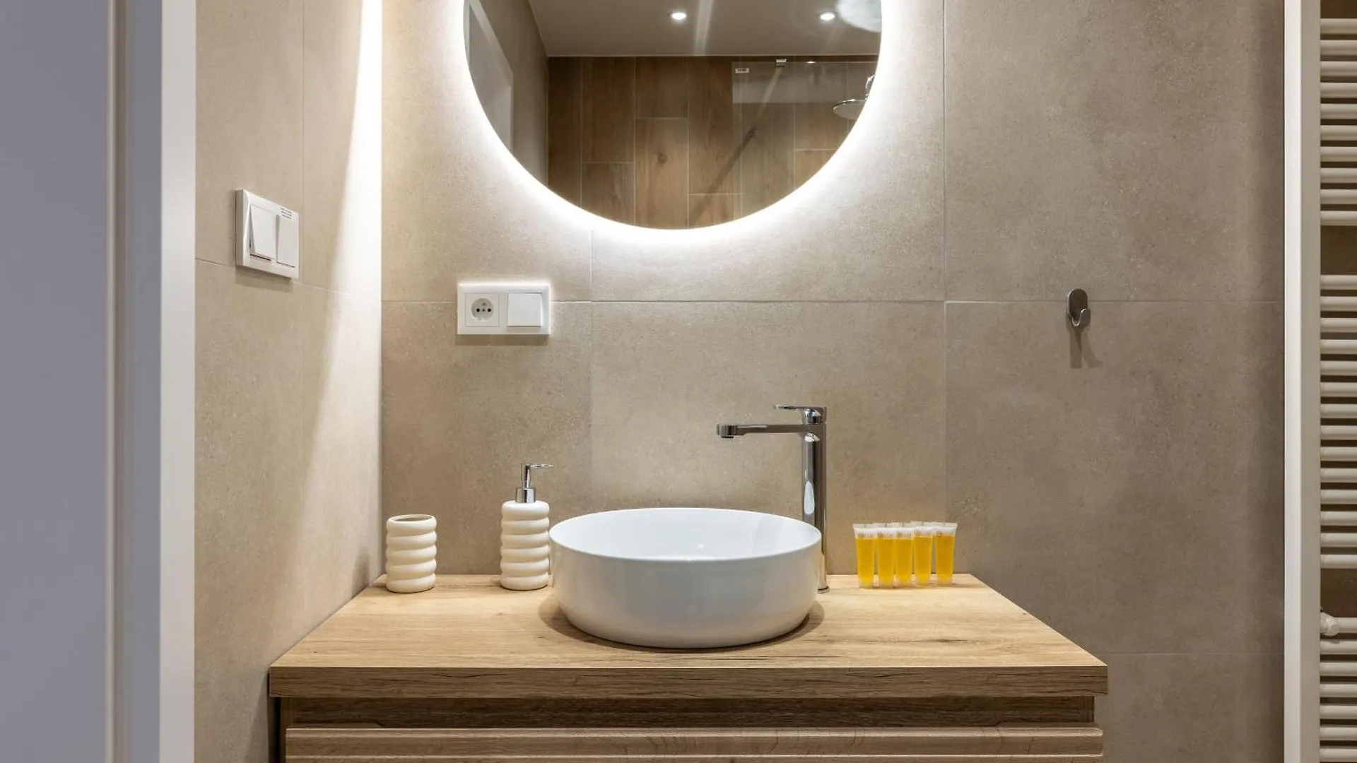Boho Renovated Apartment Close To National Theather プラハ
