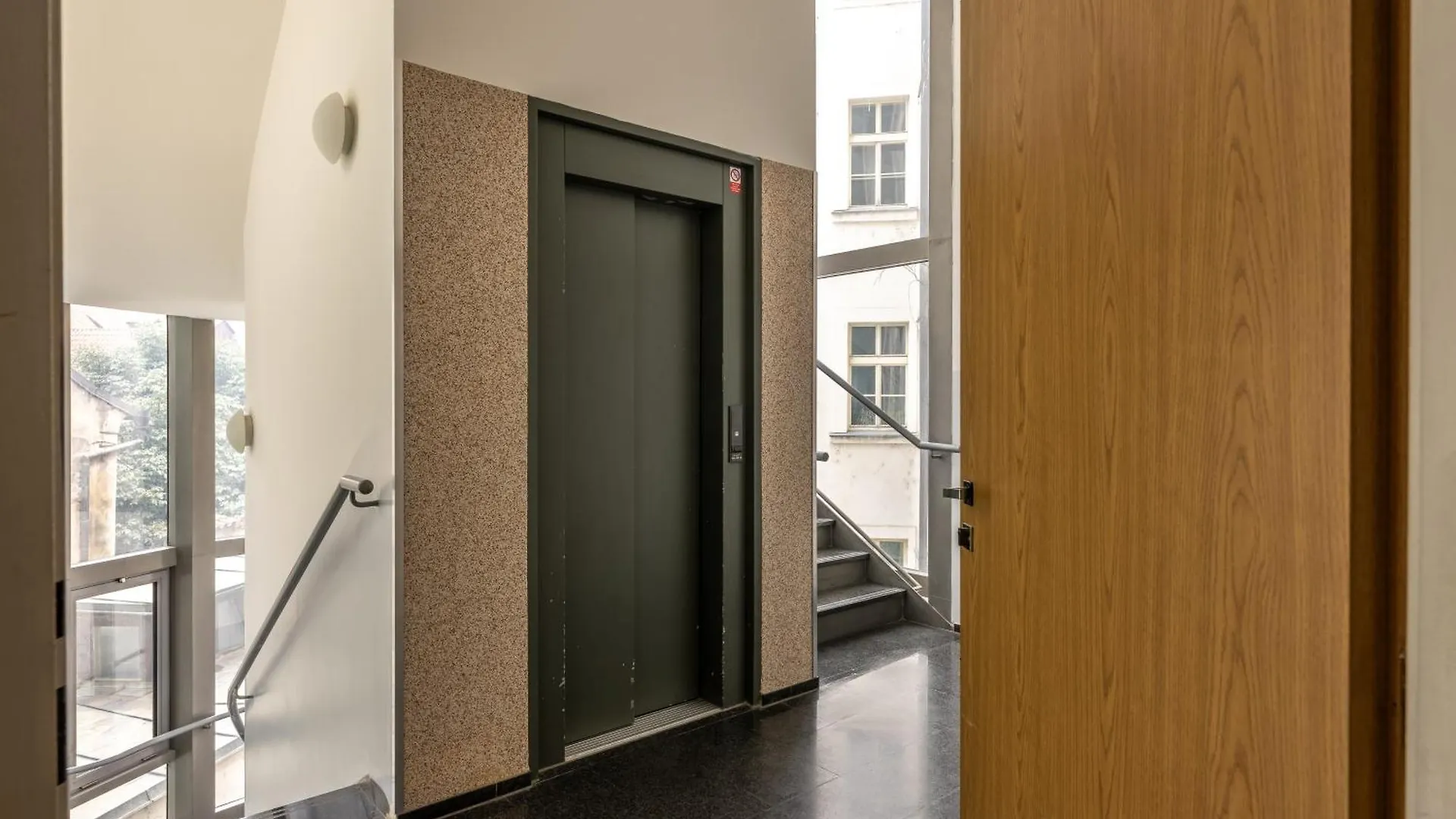 Boho Renovated Apartment Close To National Theather プラハ
