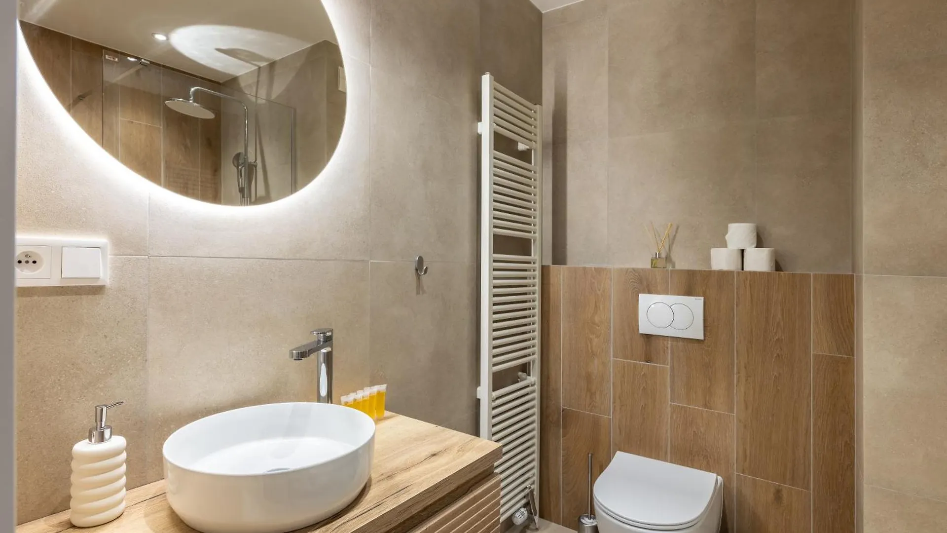 Boho Renovated Apartment Close To National Theather プラハ